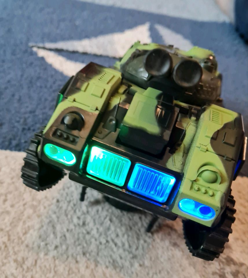 LED Panzer /Roboter in Duisburg