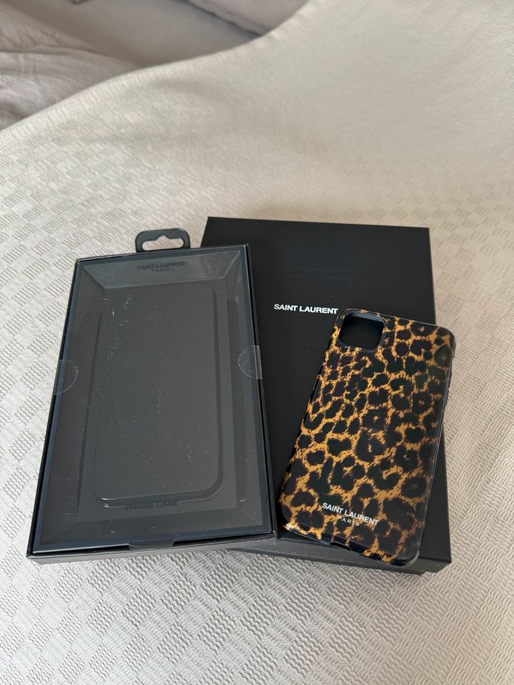 Saint Laurent Handyhülle iPhone 11 Pro Max Leo in Frankfurt am Main