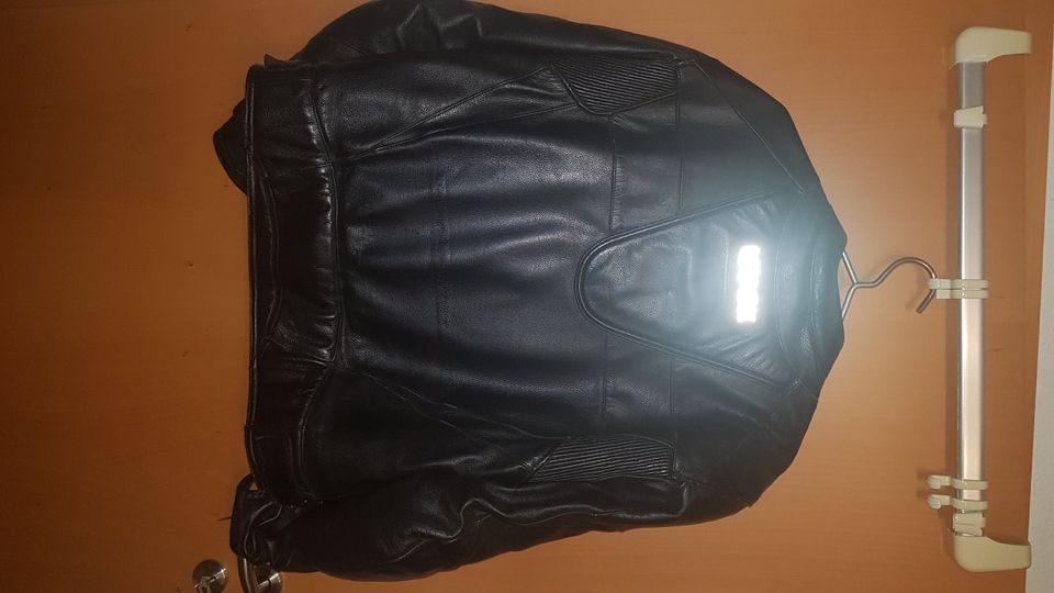 UVEX Motorrad Lederjacke Gr. XXL Schwarz in Hamburg