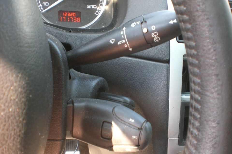Peugeot 307 Instrumente Display Cockpit Heizung Bedienung Tacho in Hamburg
