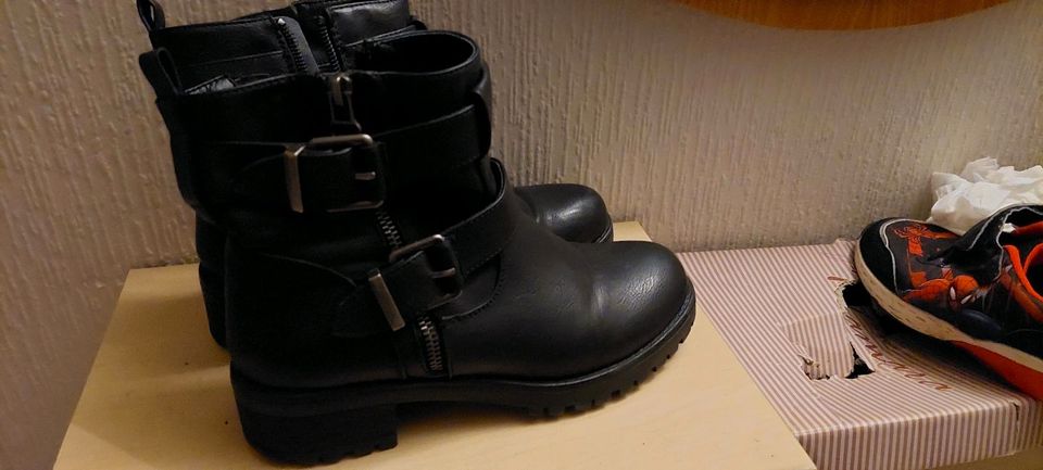 Stiefeletten Größe 38 ,  inkl versand in Frankfurt am Main