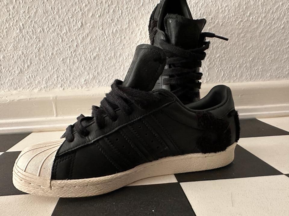 Adidas Superstar 80s Negbas Negbas Casbla Größe 39 1/2  Neu in Hamburg