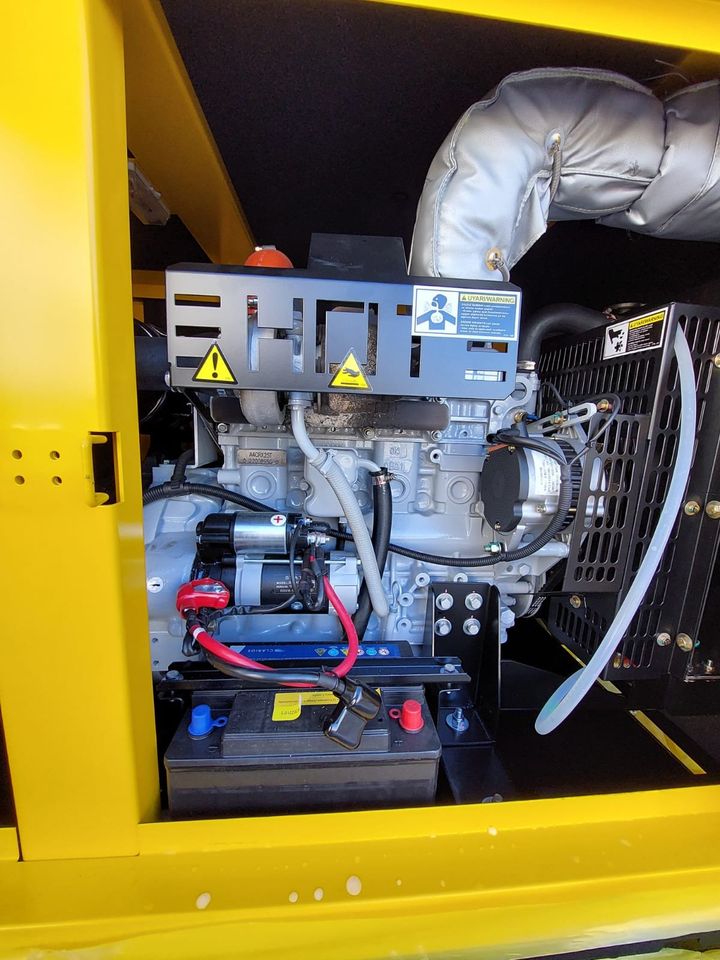 20x Aksa 25 kVA Diesel Generator Notstromaggregat Stromerzeuger in Tanne