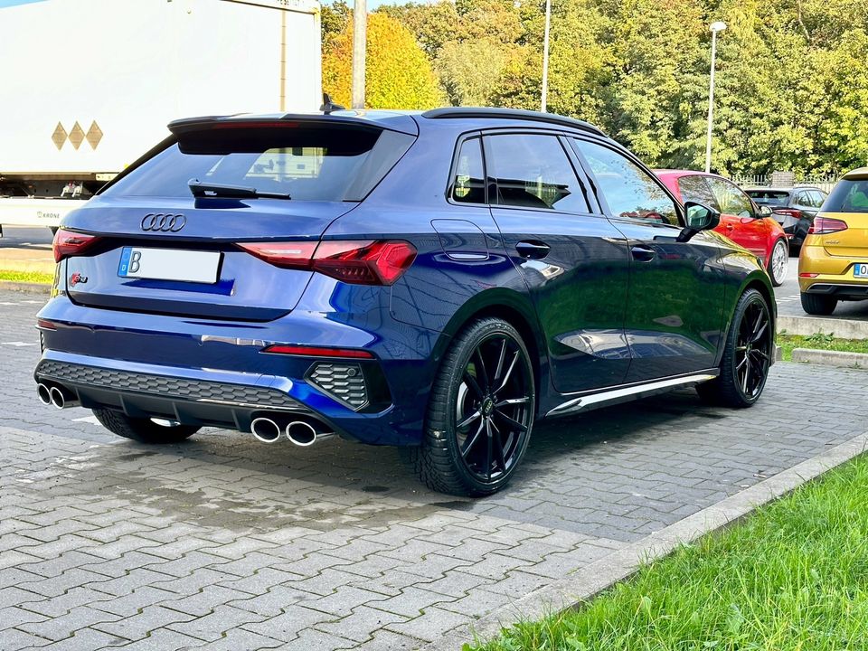 Audi S3 Sportback Quattro - Navarrablau - Werksgarantie 06/27 in Berlin