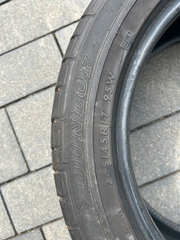 Reifen Dunlop 245/45/17 in Gondelsheim