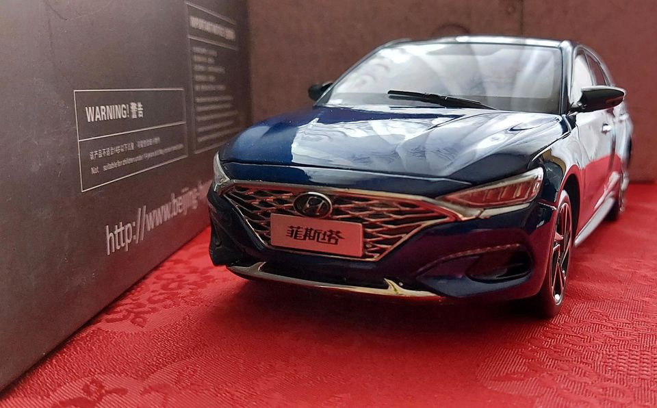 1:18 Hyundai Lafesta  Blue metallic ovp neu in Berlin