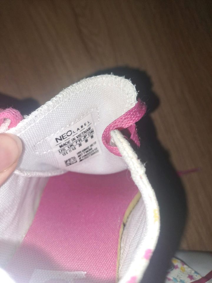 Adidas 3 Stripes Größe 30 Schnürsenkel Sterne weiß pink in Bennewitz (bei Wurzen)