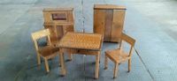 Tolle alte Kindermöbel, Tisch 2 Stühle, Küchenbuffet Schrank 1920 Thüringen - Schleiz Vorschau
