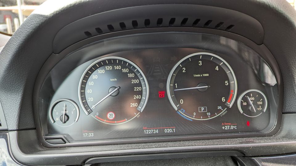 BMW 520d xDrive Touring Aut. 8-fach Navi PDC Klimaaut. in Hilden