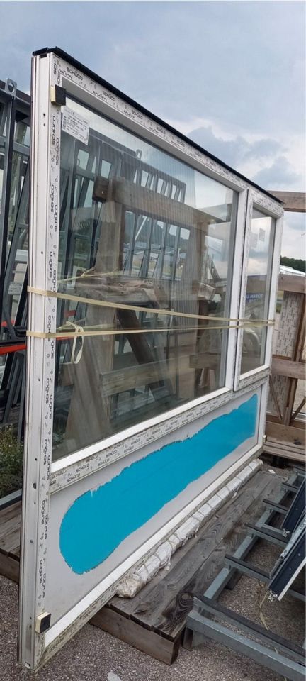 Schüco Kunststoff Fensterelement, SI82 innen weiß, außen Mahagoni in Berching