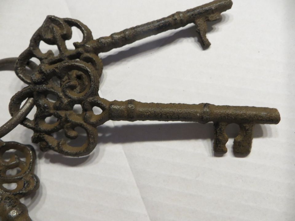 3 große alte Schlüssel, antik und vintage, schöne Verzierungen in  Rheinland-Pfalz - Betzdorf