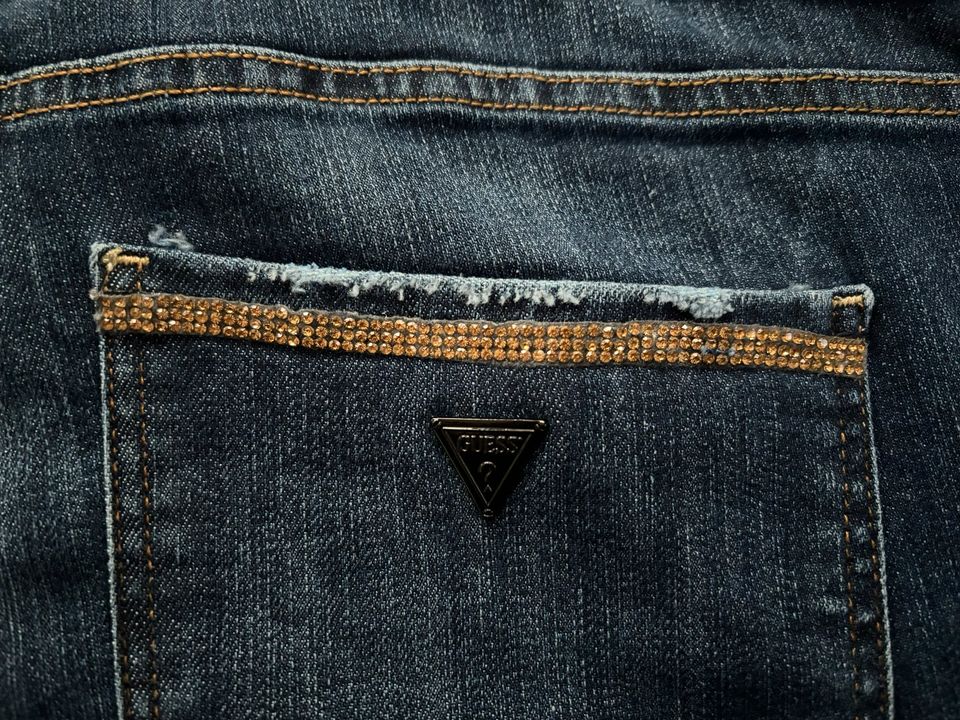 Guess Jeans Sexy Straight mit Strasssteinchen in Dortmund