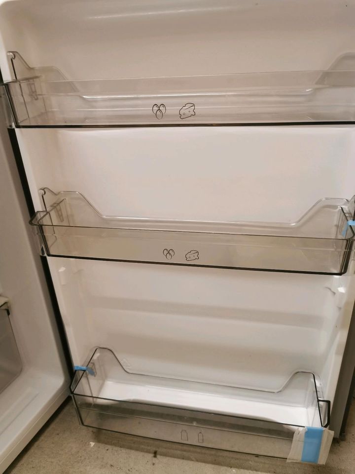 Unbenutzter kleiner Kühlschrank Exquisit KS 16-4.5 RVA++ Inoxlook in Düsseldorf