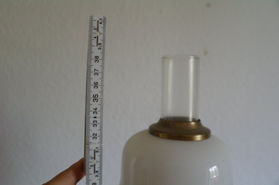 Kleine Vintage Stehlampe Tischlampe mit Glas Holz Metall in Essen