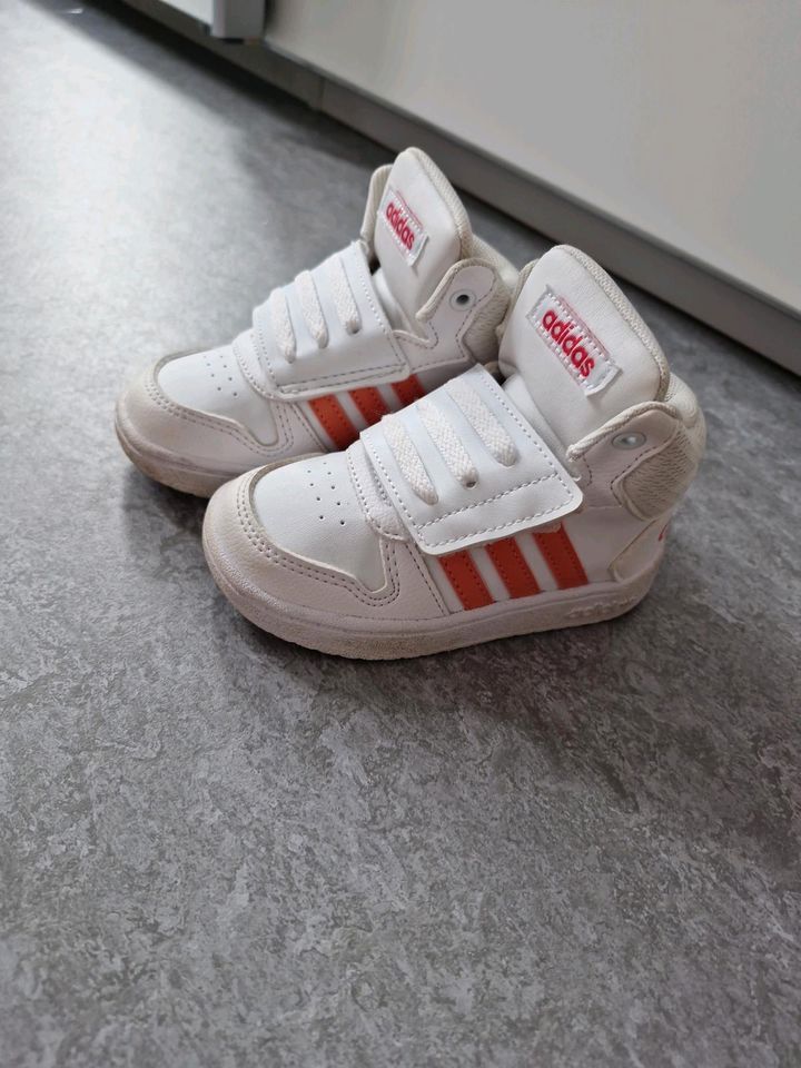 Mädchen Adidas Schuh gr 23 in München