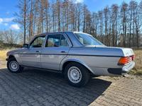 Mercedes-Benz, W123, 230E, Oldtimer, H-Kennzeichen Niedersachsen - Oldenburg Vorschau