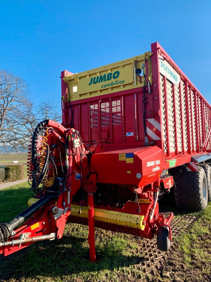 Pöttinger Jumbo 10010D Combiline Ladewagen Tridem Fahrwerk in Achberg