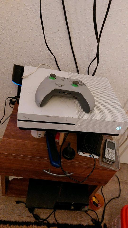 Ich verkaufe eine voll funktionsfähige Xbox One in Espelkamp