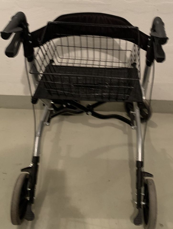 Rollator WB-AR 41 mit Tasche, leicht zusammenklappbar, platzspare in Hamburg