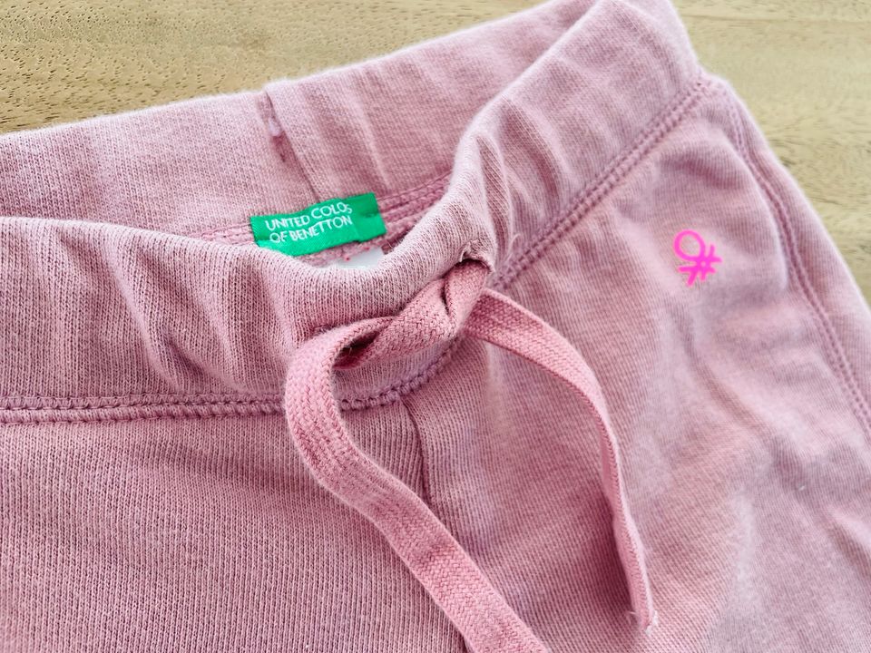 Benetton Sweatpants Gr. 100 in rosa Jogginghose in Nordrhein-Westfalen -  Moers | Babykleidung Größe 98 kaufen | eBay Kleinanzeigen ist jetzt  Kleinanzeigen