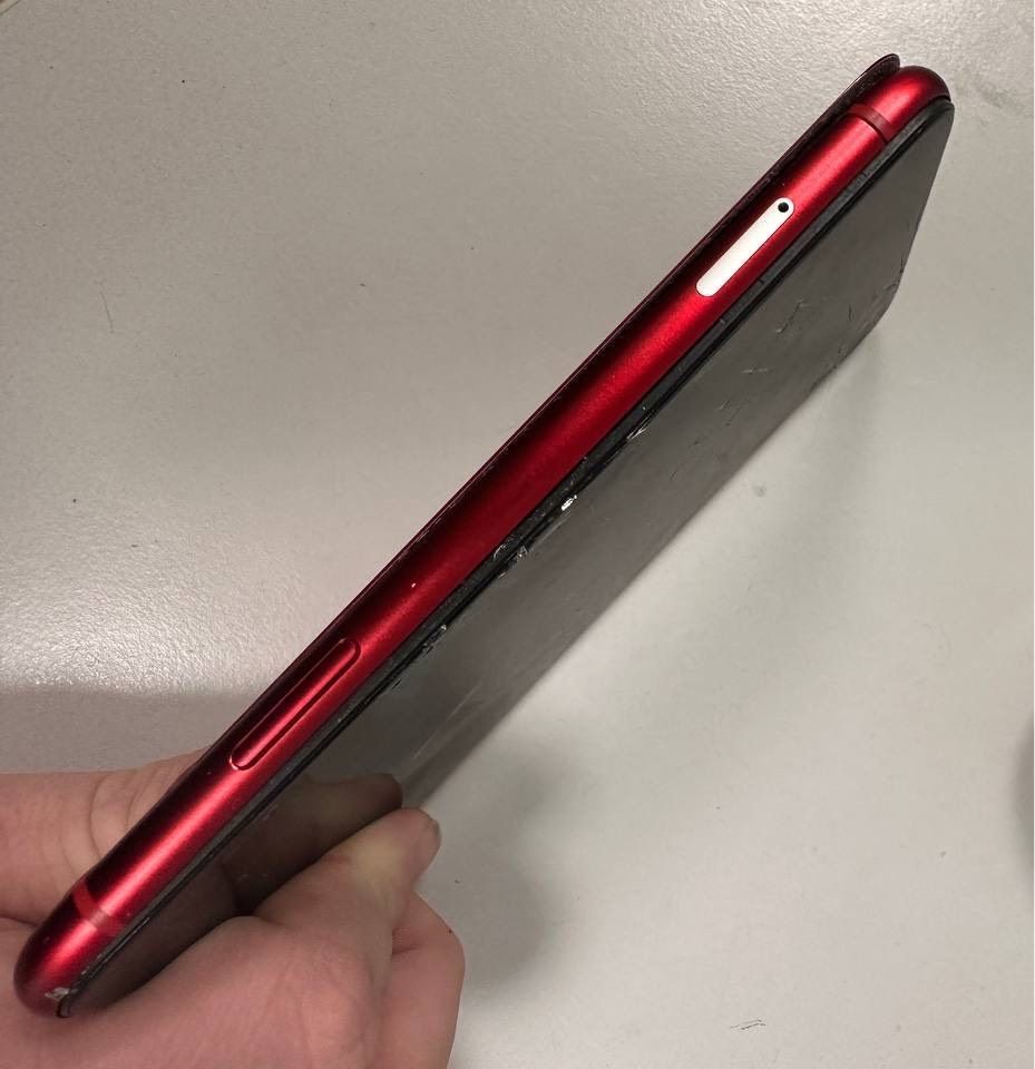 iPhone 11 64 GB Defekt in Rot in Ludwigshafen