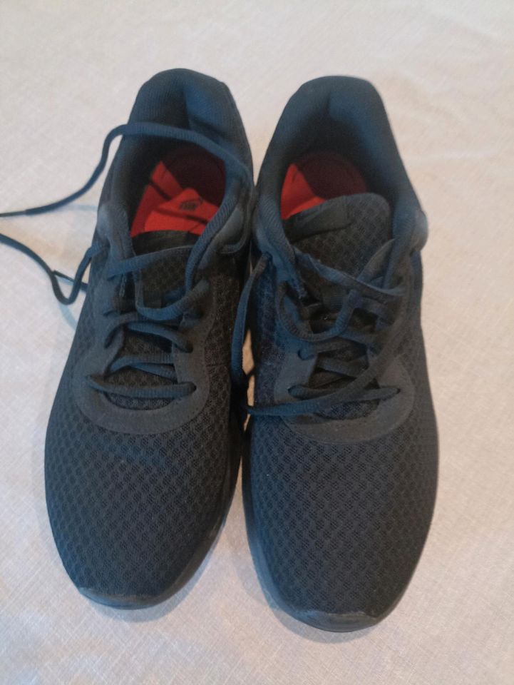 Nike Schuhe Gr. 8,5 in Arzfeld