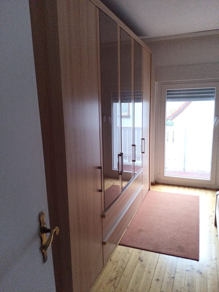 Schlafzimmer neuwertig in Frankfurt am Main