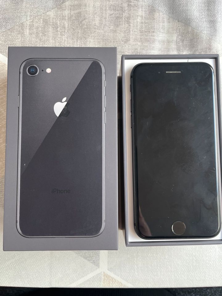 iPhone 8 Space Gray 64GB in Berlin