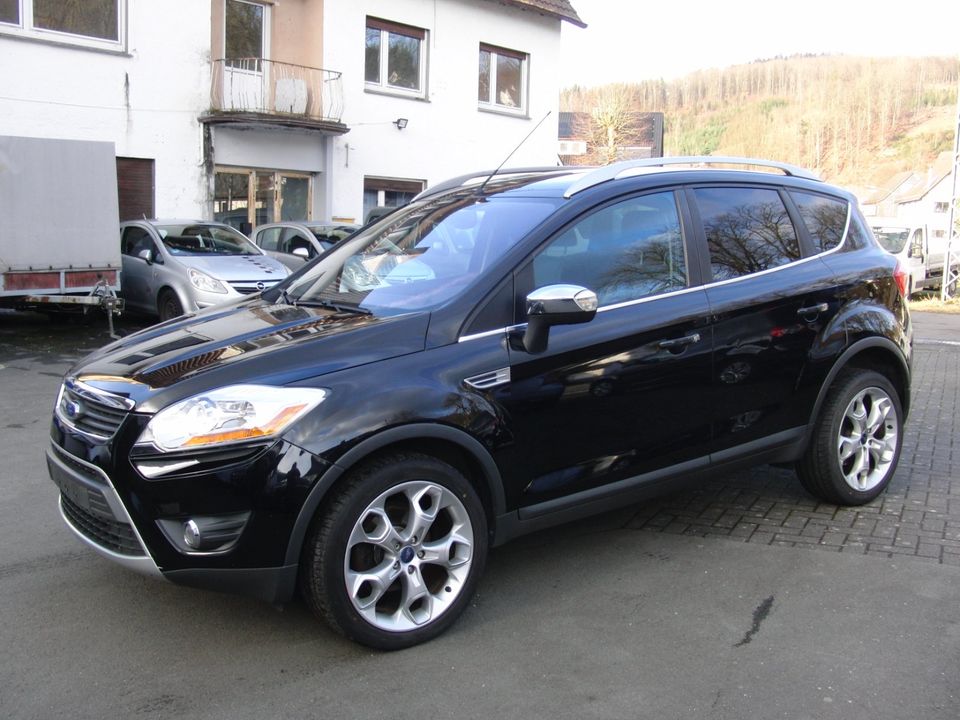 Ford Kuga 2.0 TDCI Titanium 4x4 Leder, Xenon in Lennestadt