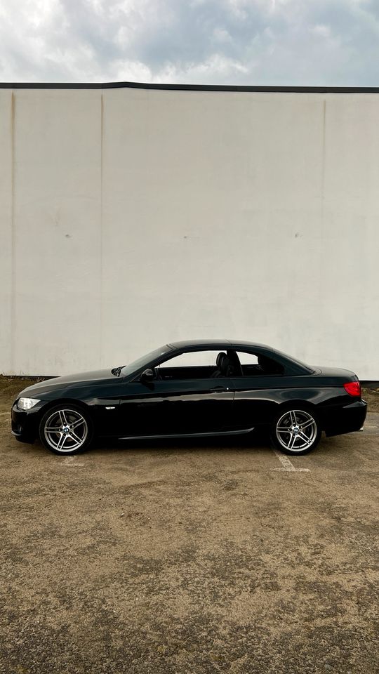 BMW 320 D Edition M  Sport Paket  Automatik Navi Xenon Leder Alu in Duisburg