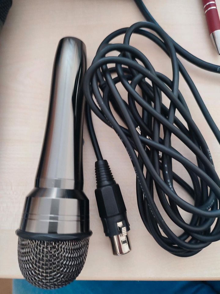 Mikrofon 4x mit Kabel und Stecker in Kraichtal