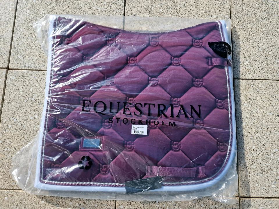 Equestrian Stockholm und Eskadron Schabracken DL in Moosthenning