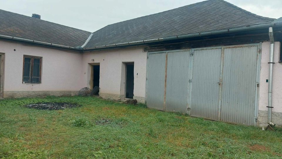 Land Haus in Ungarn nahe Slowakai 130km von Budapest in Steinmauern