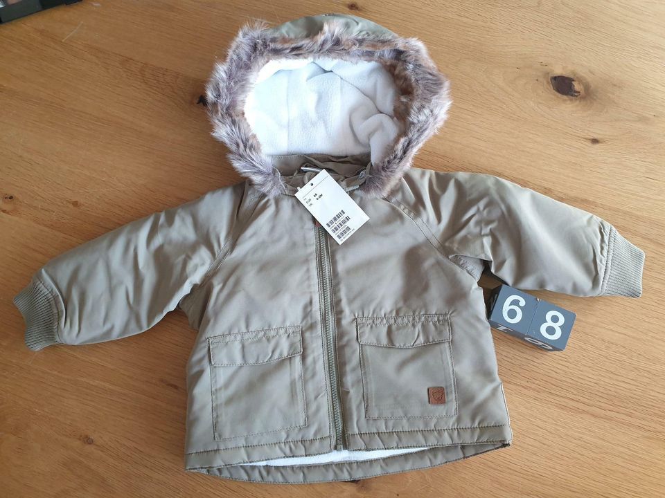 (NEU! Mit Etikett) Wattierte Jacke mit abnehmbarer Kapuze von H&M in Wachtendonk