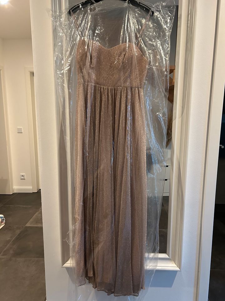 Neues Abendkleid Gr. 40 in Adendorf