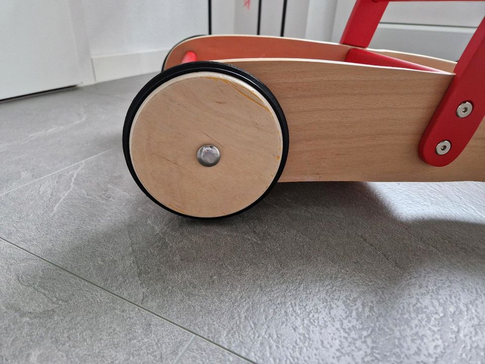 Lauflernwagen aus Holz in Friesoythe