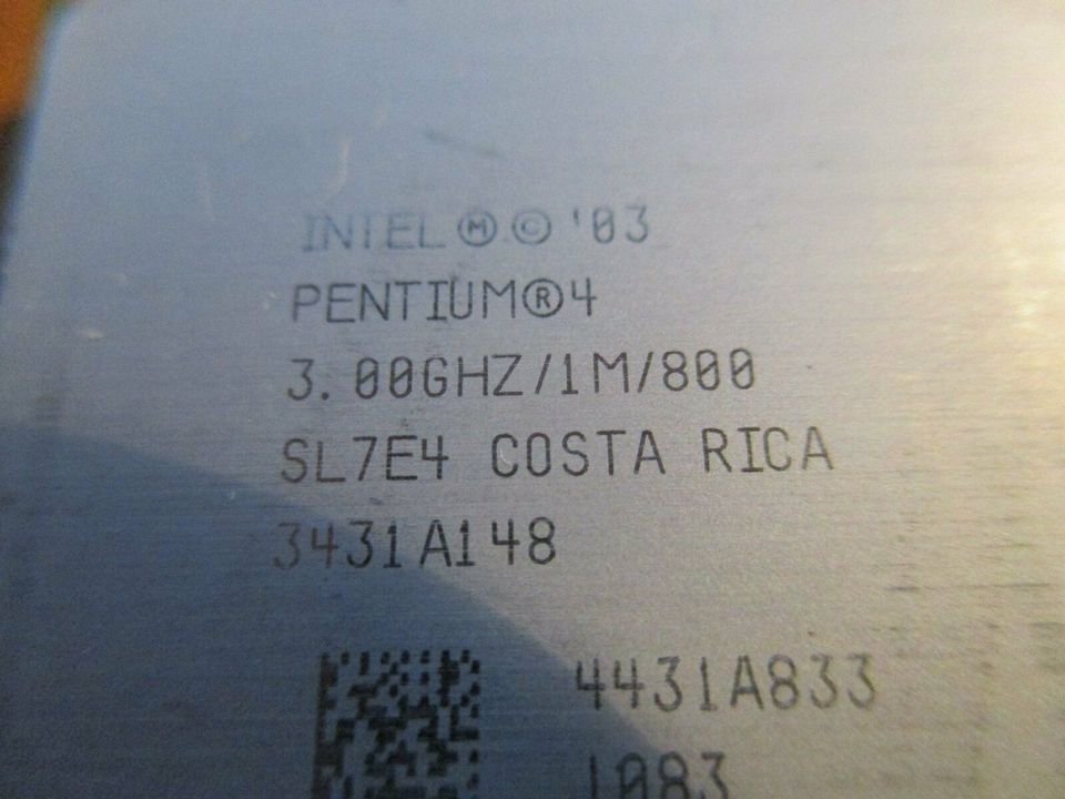 Intel Pentium 4 3.0 GHz 3000MHz SL7E4 FSB 800 MHz Hyper Threading in Kolkwitz