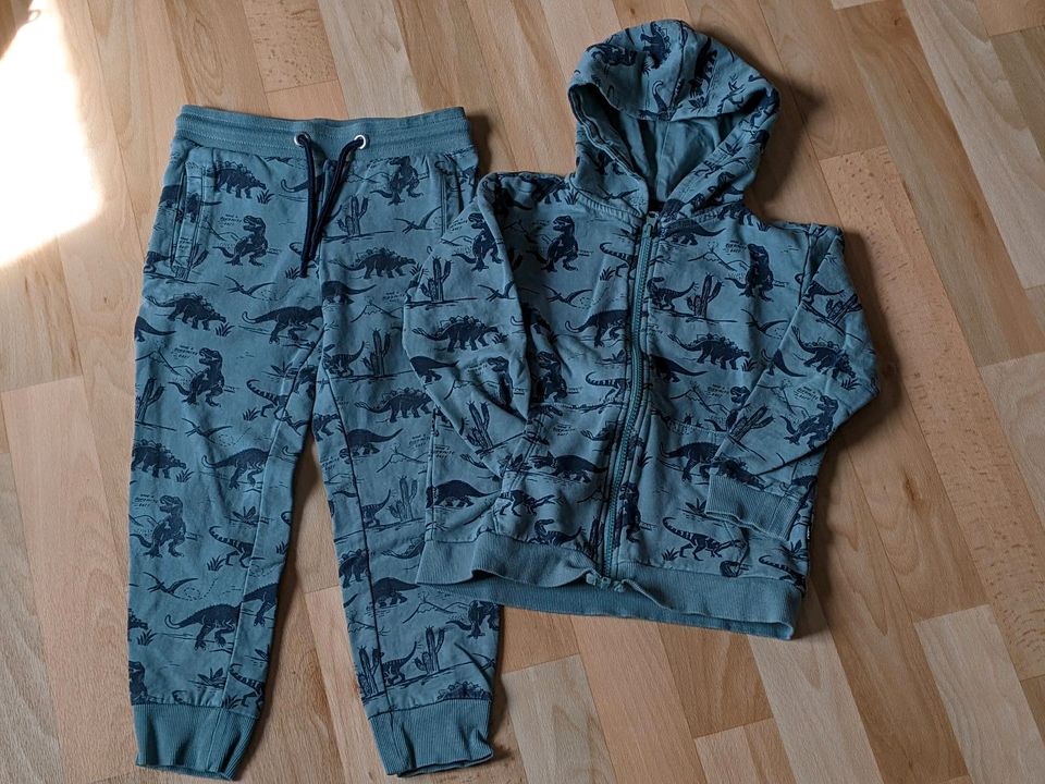 Paket Hosen + Jacke Größe 116/122 in Schmalkalden