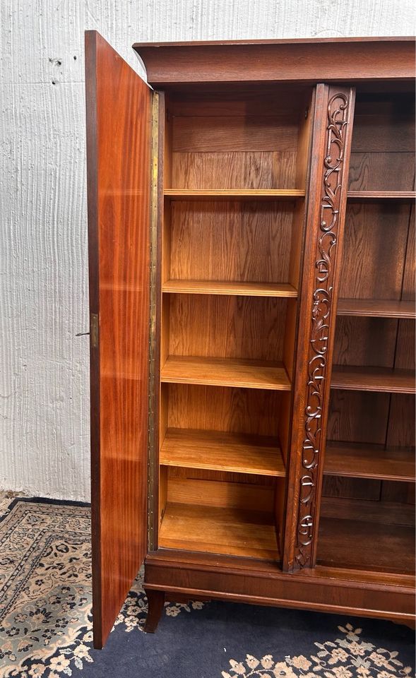 Bücherschrank/Kleiderrschrank/antik/Jugendstil/Vollholz/vintage in Berlin