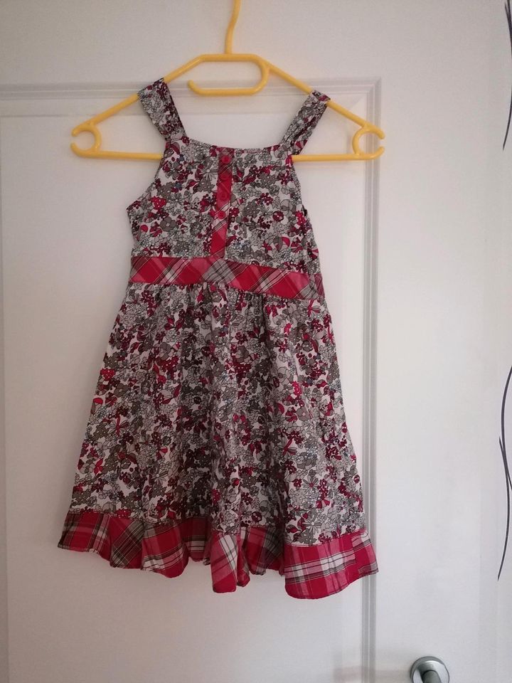 Kinderkleid Gr 116/122 in Mahlow