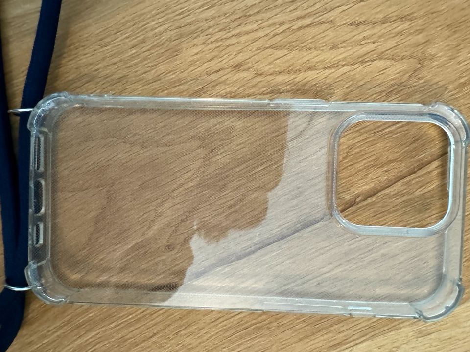 Habdyhülle transparent mit blauer Kordel iPhone 14 in Mettmann