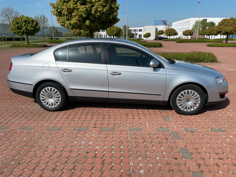 VW Passat 2.0 FSI Limousine 1.Hand 71.000km Automatik in Springe