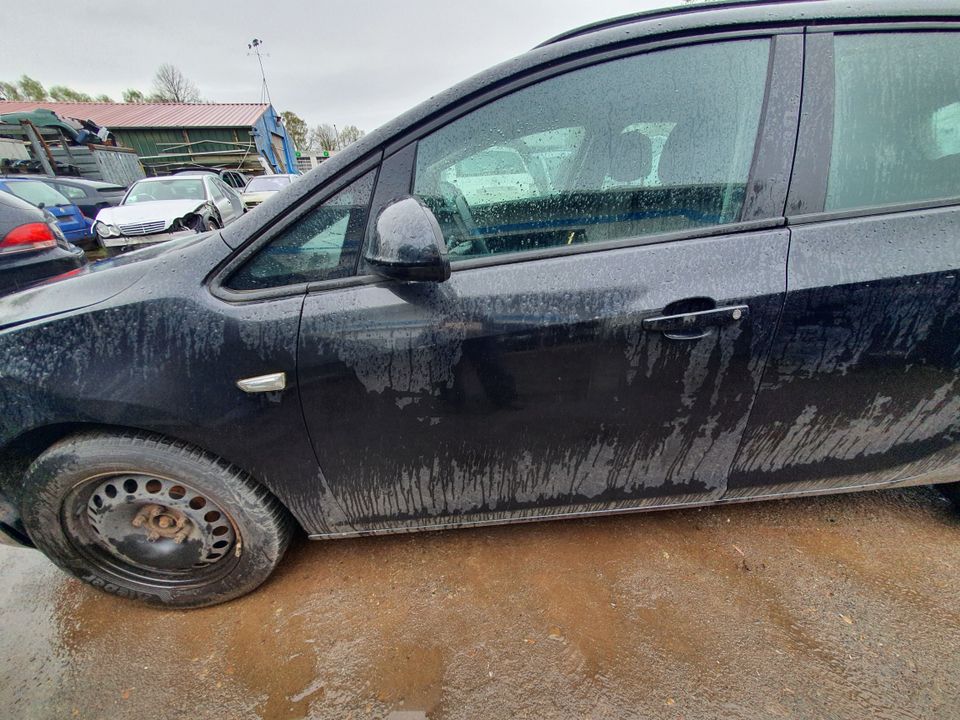 Opel Astra J Seitentür Tür vorne links Schwarz Z22C Bj.2012 in Bremervörde