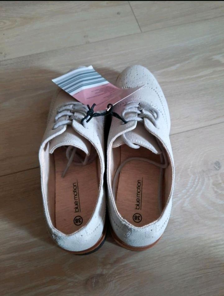 Beige Schnürschuhe Gr. 38 neu in Neuenstein