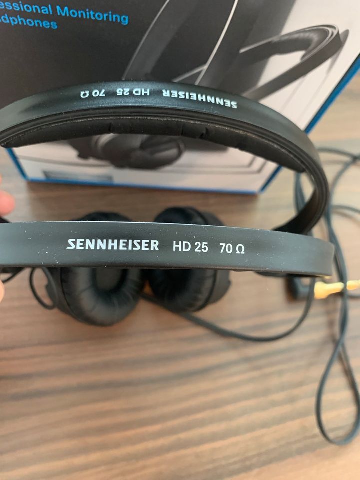 SENNHEISER HD 25 / DJ Headphones in Düsseldorf