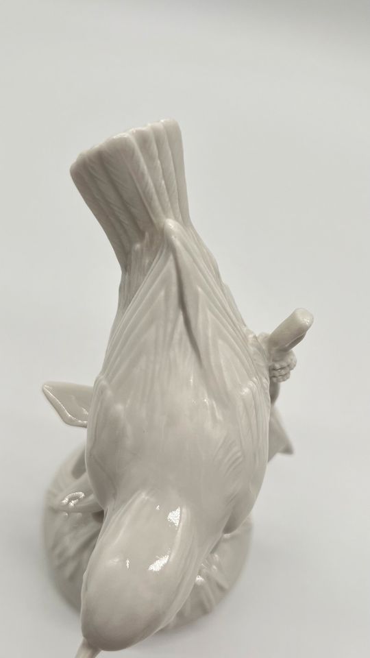 Meissen Porzellanfigur Vogel auf Ast signiert Porzellan Figur in Lehrte