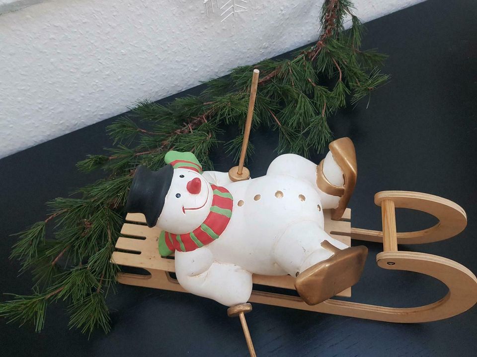 Deko ☃️Schneemann mit Schlitten ⛄ in Bielefeld