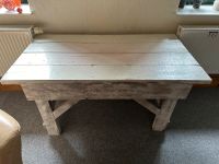 stabiler Holztisch massiv weiß shabby Garten 129x68x66 retro Sachsen - Bannewitz Vorschau