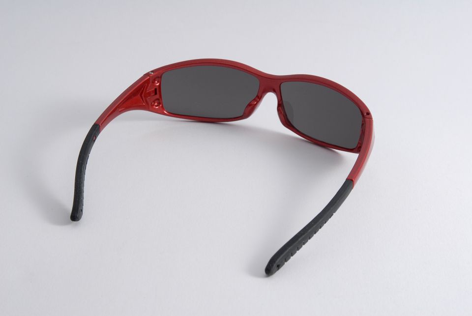 coole schicke SONNENBRILLE für Teenies rot schwarz Kunststoff in Königsbrunn