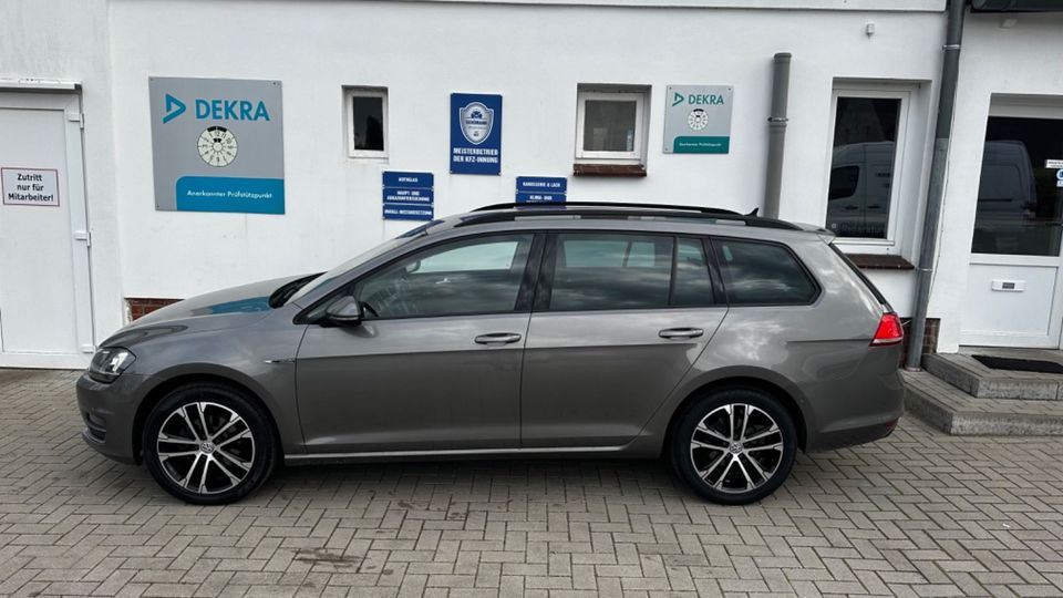 Volkswagen Golf VII Variant 1.6 TDI  Lounge BMT*XENON*NAVI* in Glückstadt